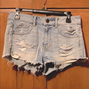 LIGHTLY WORN | Mid-Rise AE Jean Shorts